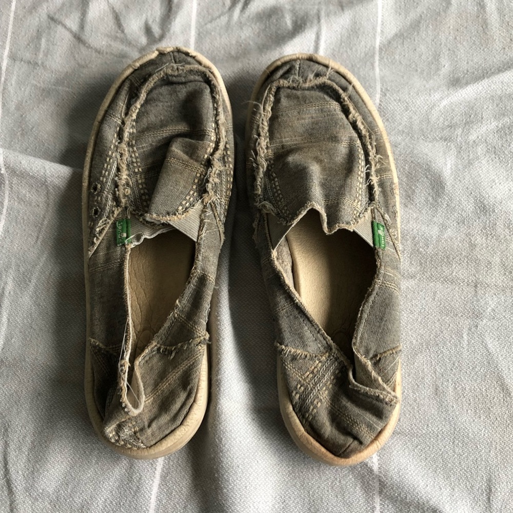 🌼 Sanuk slip-ons 🌼